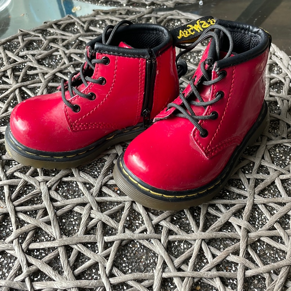 Red Baby dr. martens, airwair us 5 uk 4